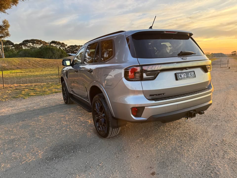2024 Ford Everest photo 2