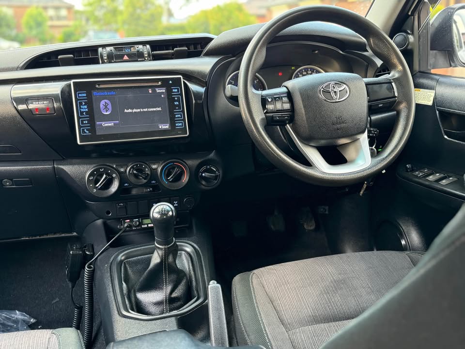 2017 Toyota Hilux photo 3