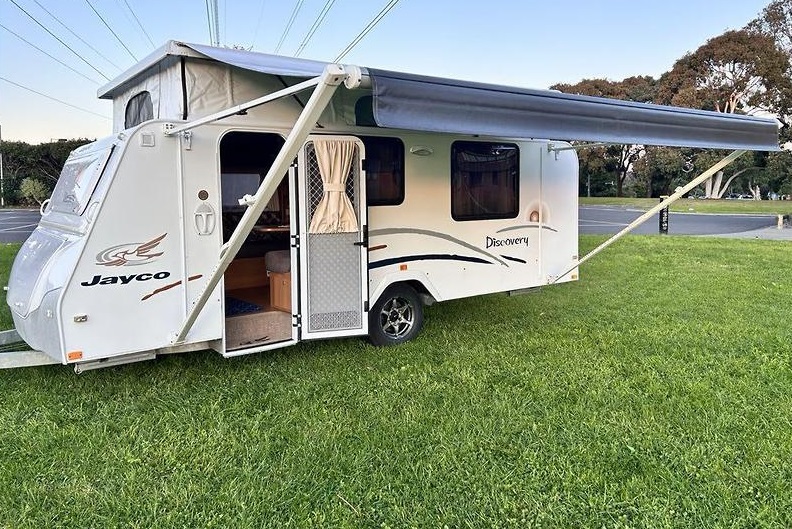 2010 Jayco Discovery photo 1