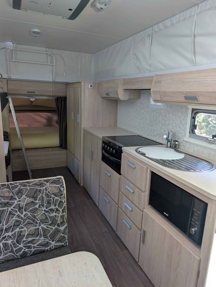 2017 Jayco Expanda photo 4