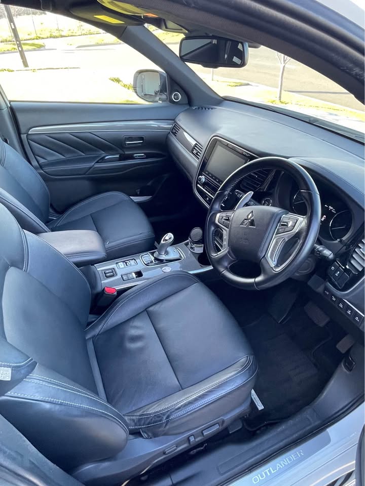 2021 Mitsubishi Outlander photo 3