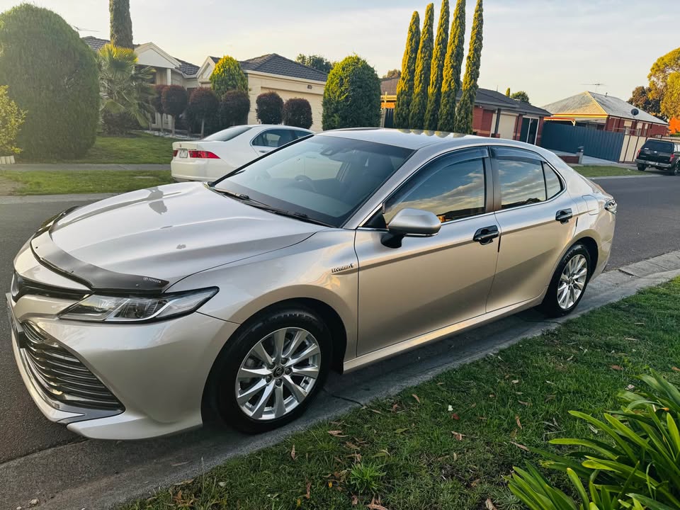 2020 Toyota Camry photo 1