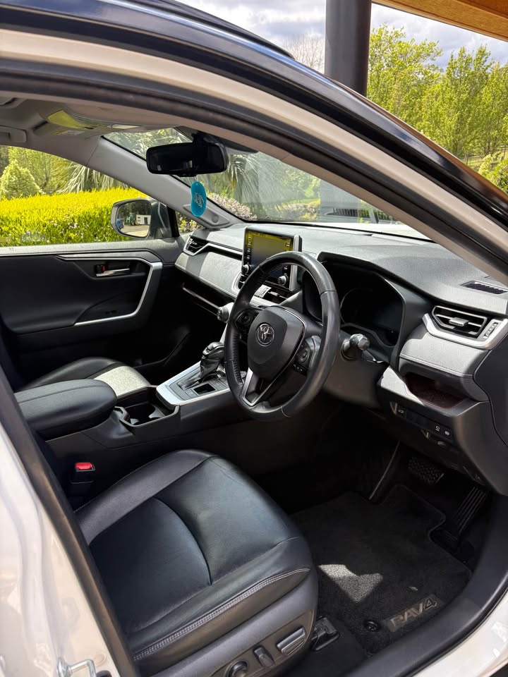 2020 Toyota RAV4 photo 3